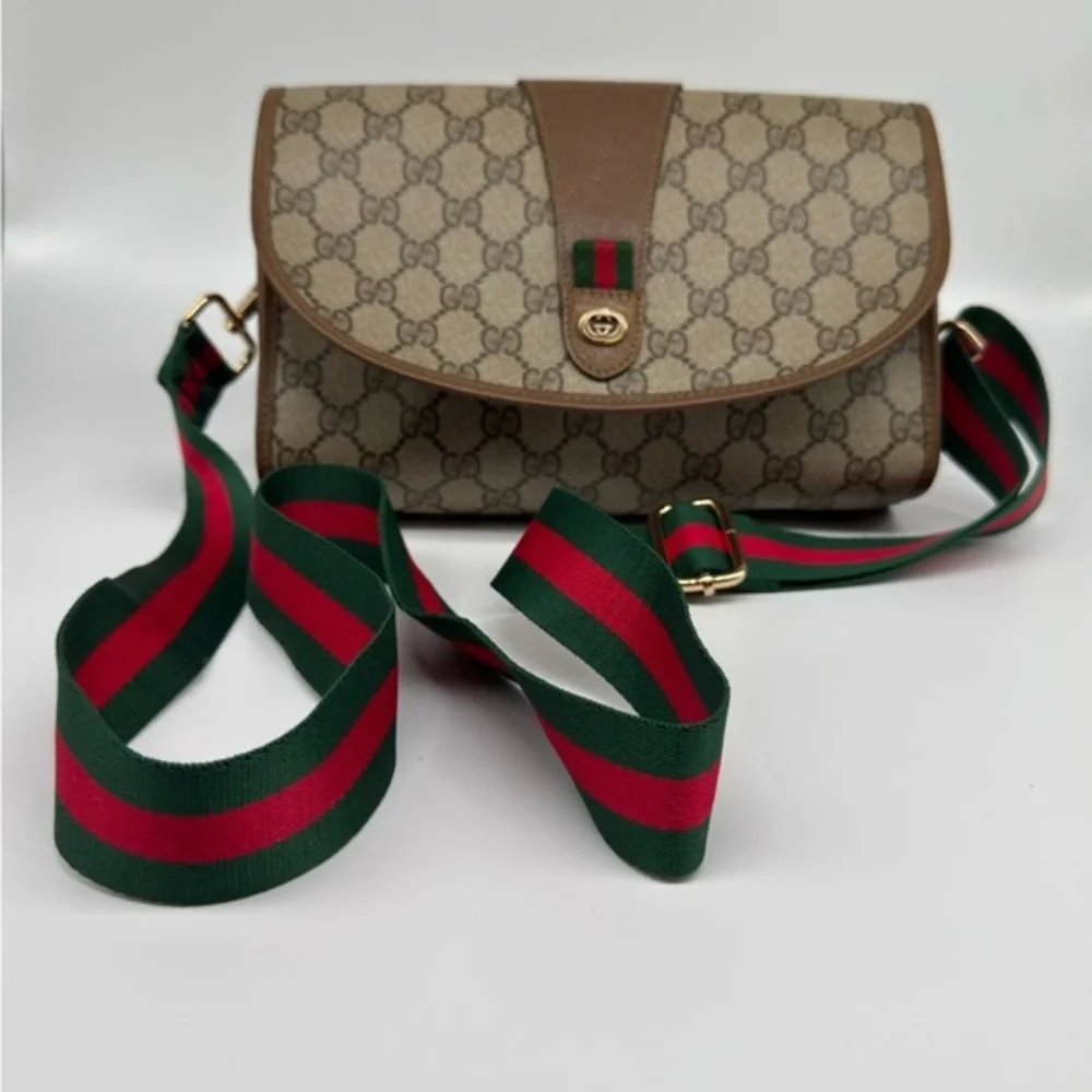 Vintage Gucci GG Supreme Toiletry Bag – 1989 - Picture 2 of 12